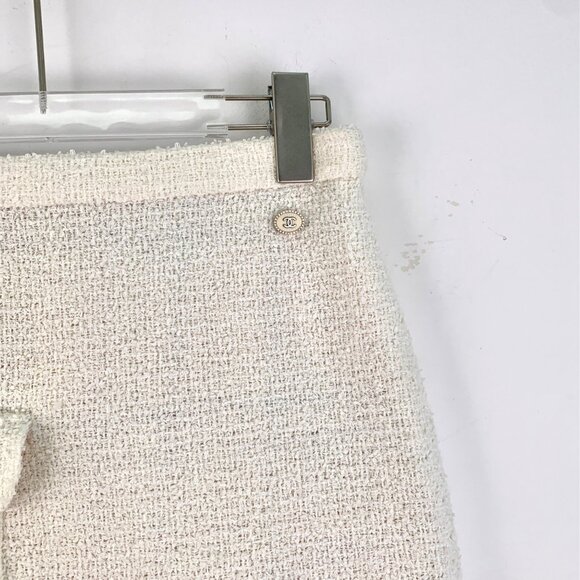 Chanel “Station” Series White pocket logo-buttoned woven tweed skirt - Picture 3 of 9